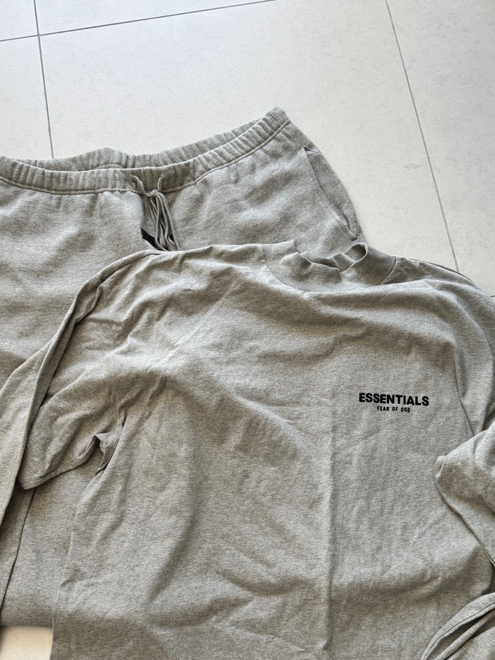 ESSENTIALS MENS SET